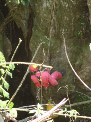 Descenso  a las cuevas